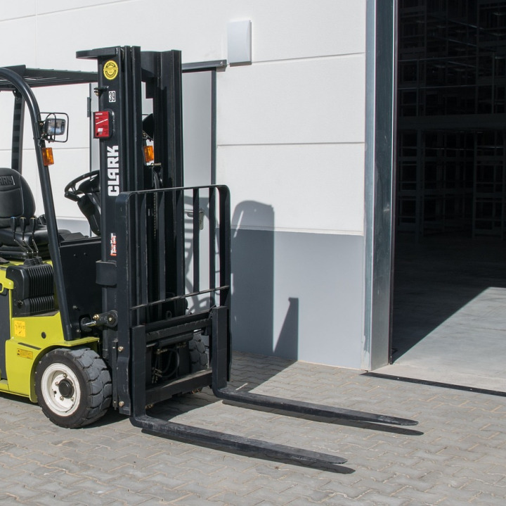 forklift warehouse pallets